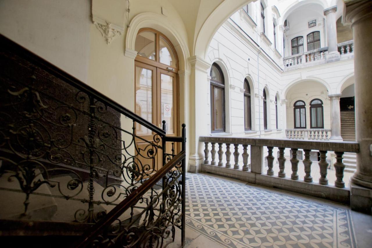 St. King 1 By Hi5 Apartments Budapest Eksteriør billede